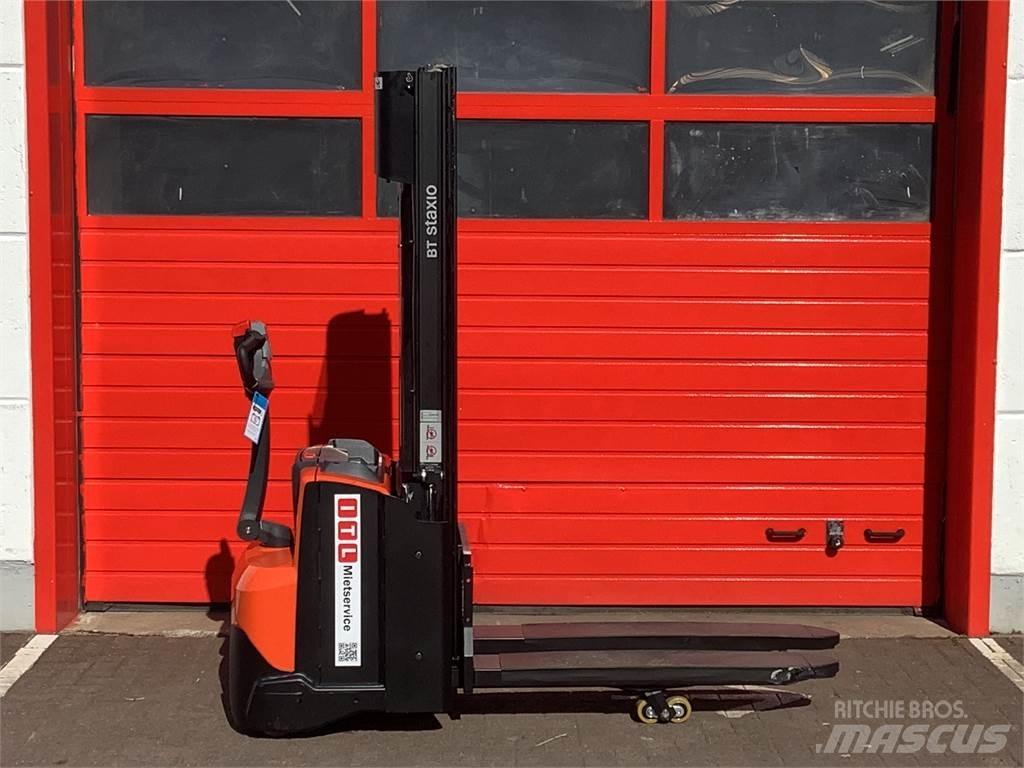 Toyota SWE120L Empilhador para operador externo