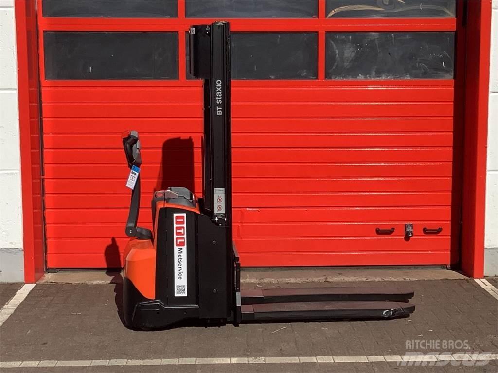 Toyota SWE120L Empilhador para operador externo