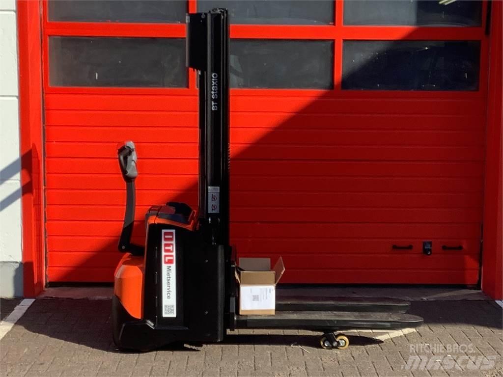 Toyota SWE120L Empilhador para operador externo