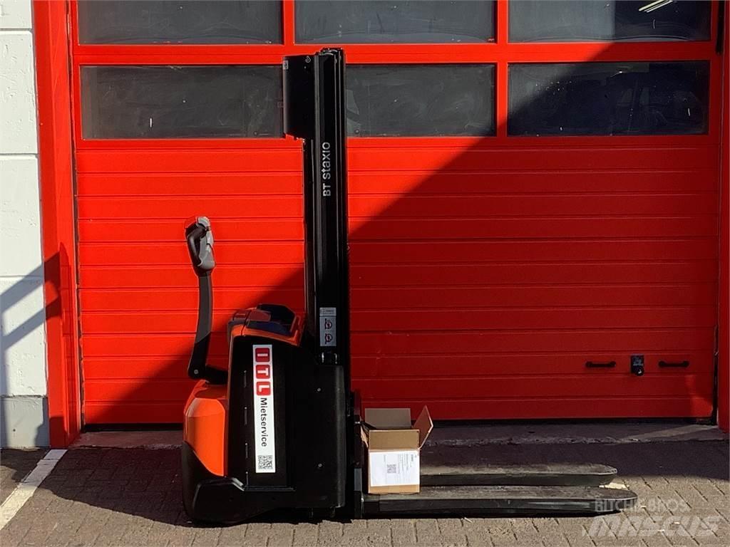 Toyota SWE120L Empilhador para operador externo