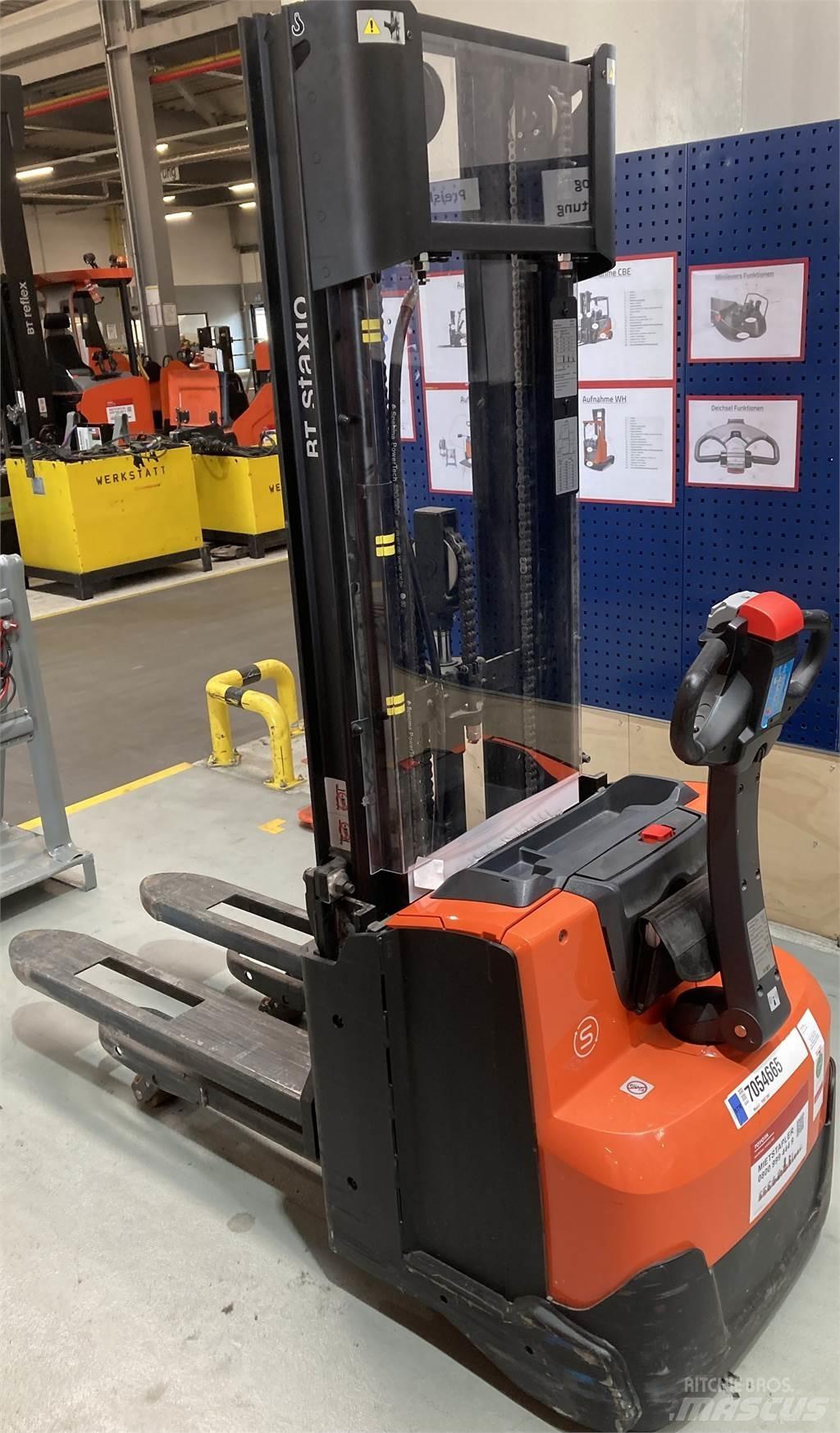 Toyota SWE120L Empilhador para operador externo