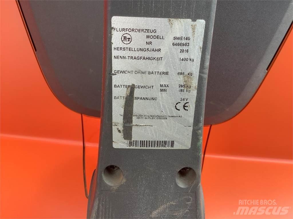 Toyota SWE140 Empilhador para operador externo