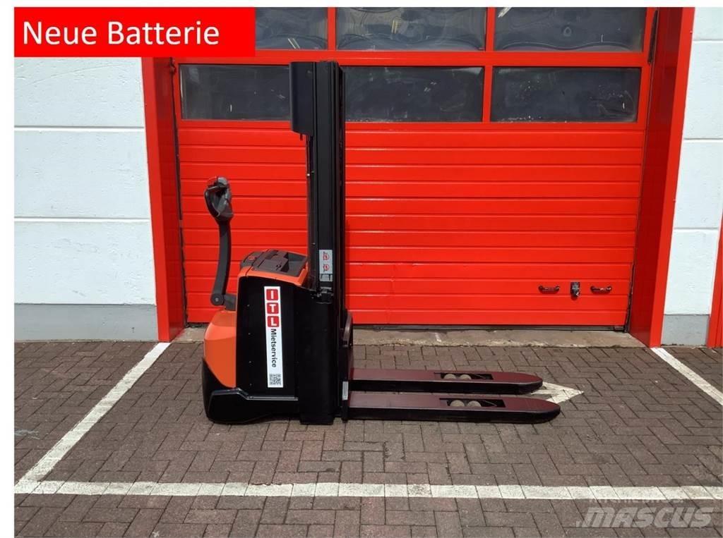 Toyota SWE140 Empilhador para operador externo