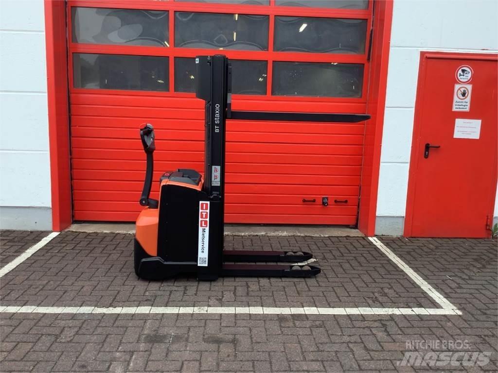 Toyota SWE140 Empilhador para operador externo