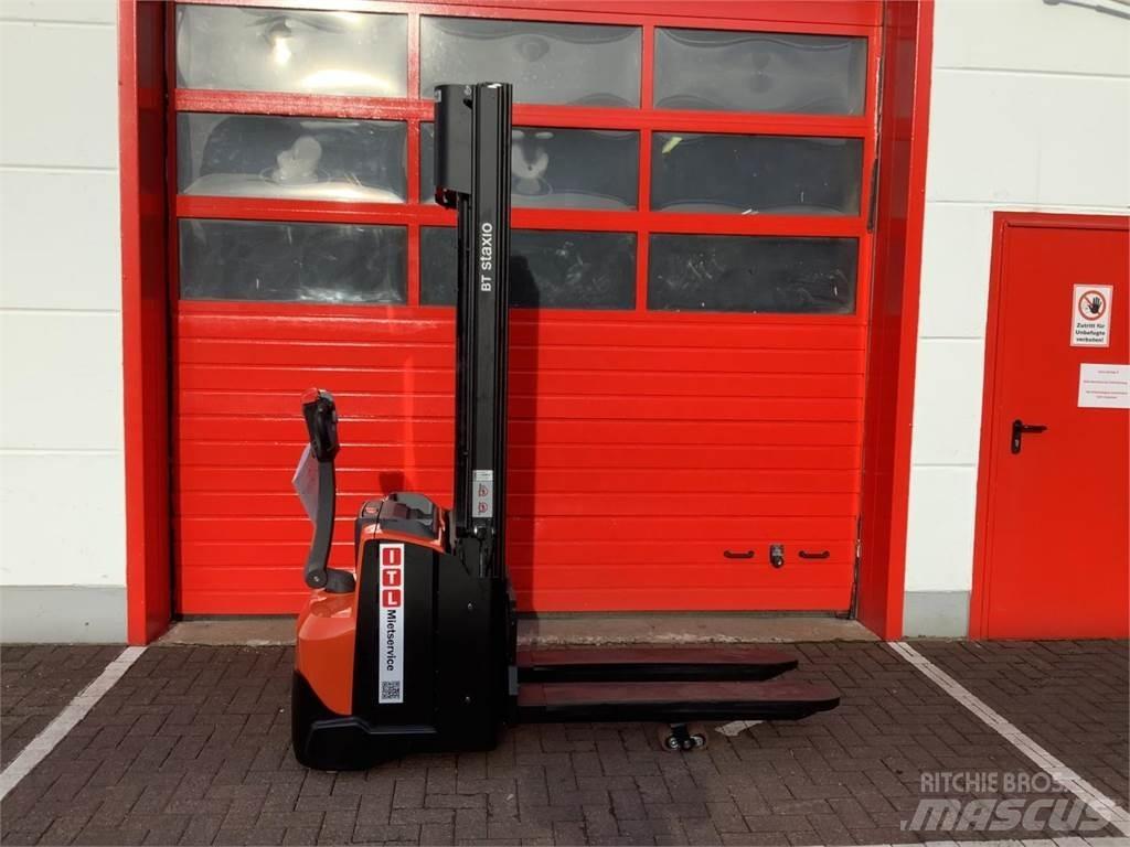 Toyota SWE140L Empilhador para operador externo