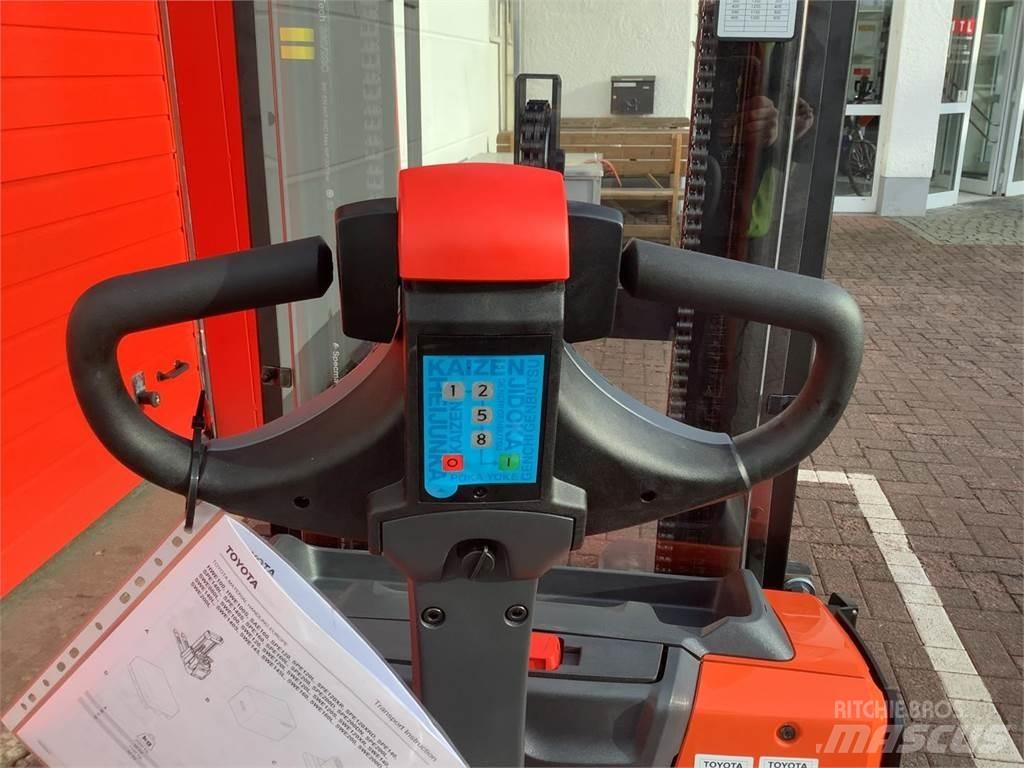 Toyota SWE140L Empilhador para operador externo