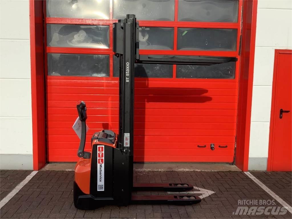 Toyota SWE140L Empilhador para operador externo
