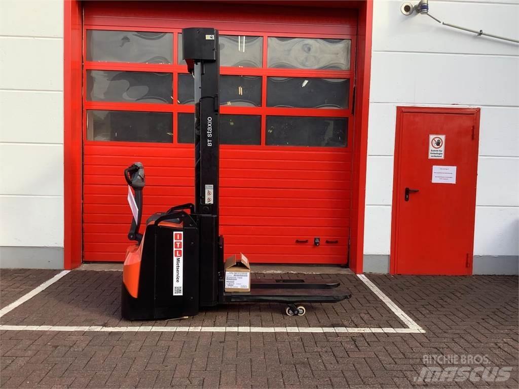 Toyota SWE145L Empilhador para operador externo