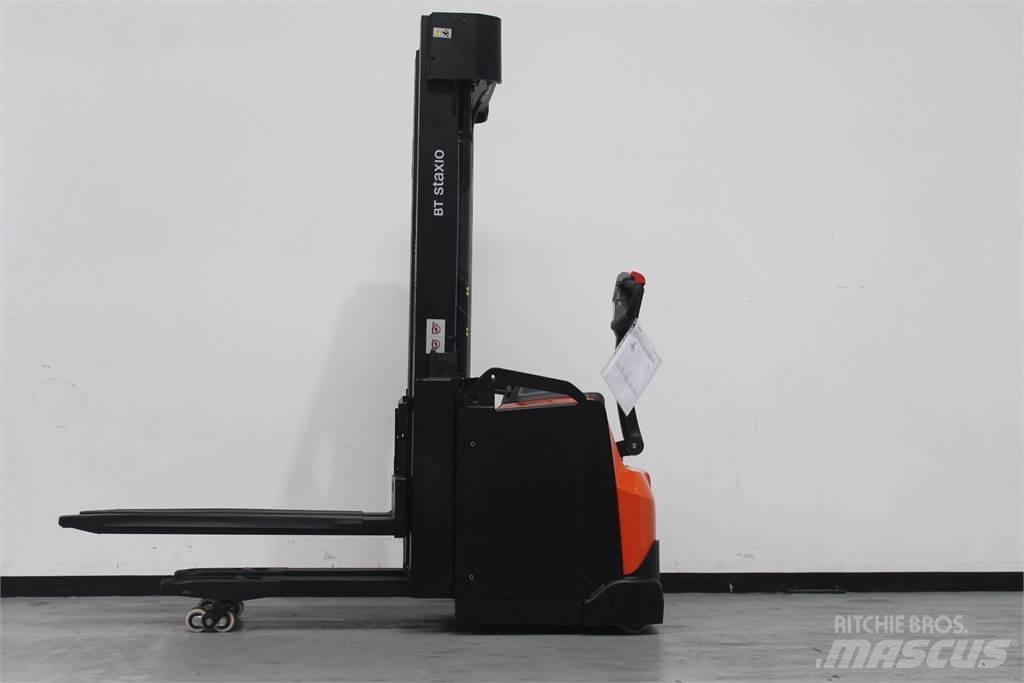 Toyota SWE160L Empilhador para operador externo