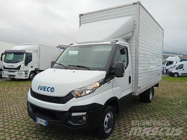 Iveco 35C13 Caminhões de caixa fechada