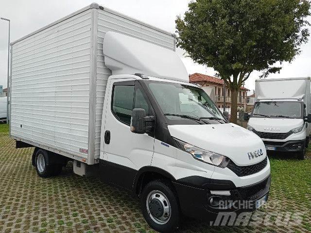 Iveco 35C13 Caminhões de caixa fechada