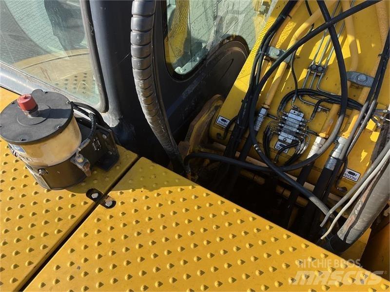 JCB JS220LC Escavadeiras de esteiras