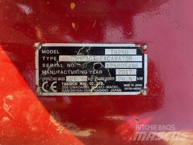 Takeuchi TB250 Escavadoras Midi 7t - 12t