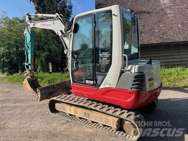 Takeuchi TB250 Escavadoras Midi 7t - 12t