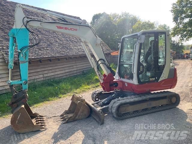 Takeuchi TB250 Escavadoras Midi 7t - 12t