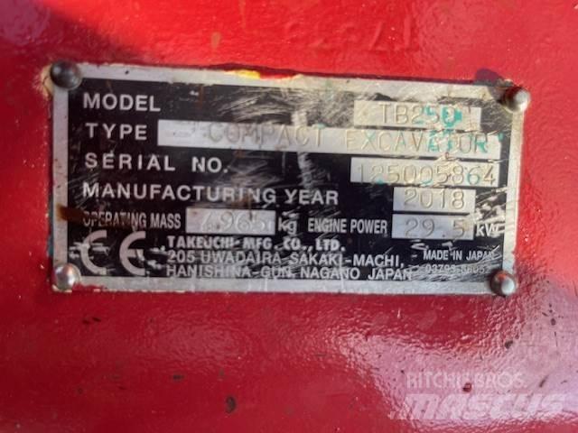 Takeuchi TB250 Escavadoras Midi 7t - 12t
