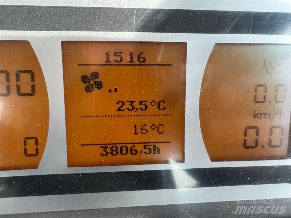 Fendt VARIO 828 Tratores Agrícolas usados