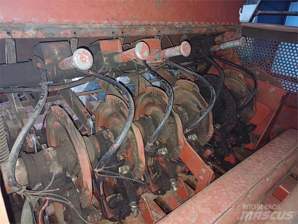 Hesston 4900 Enfardadeira de fardos quadrados