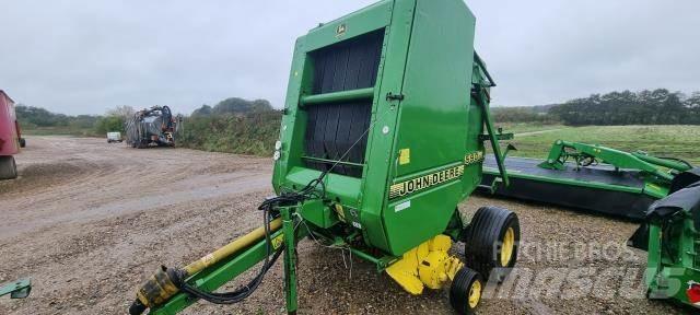 John Deere 590 Enfardadeira de rolos