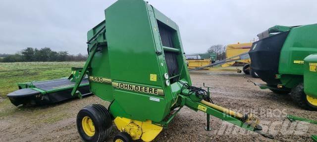 John Deere 590 Enfardadeira de rolos
