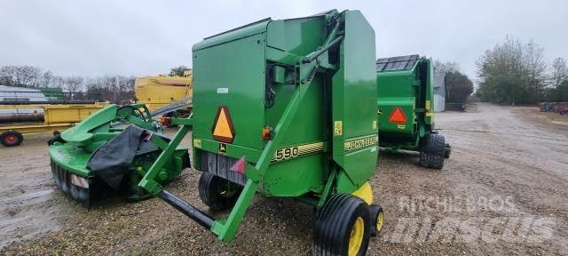 John Deere 590 Enfardadeira de rolos