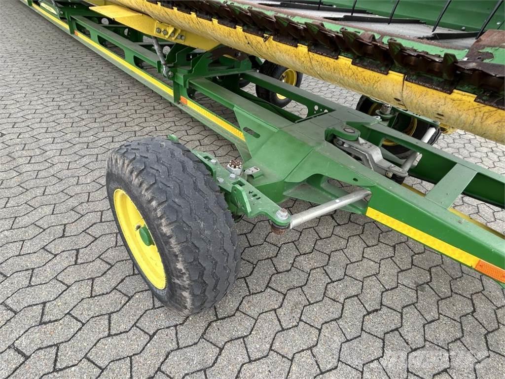 John Deere 640D Ceifeiras debulhadoras compactas