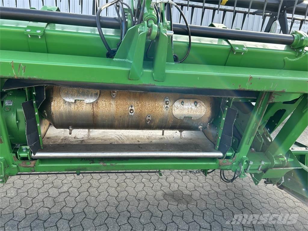 John Deere 740D Ceifeiras debulhadoras compactas