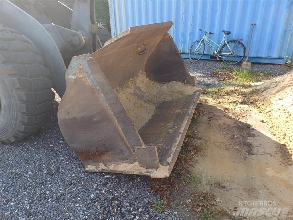 Komatsu WA270 Carregadeiras de rodas