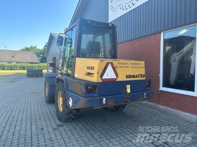 Komatsu WA90 Carregadeiras de rodas