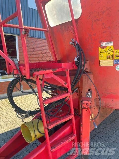 Trioliet 2400 L Reboques forrageiros