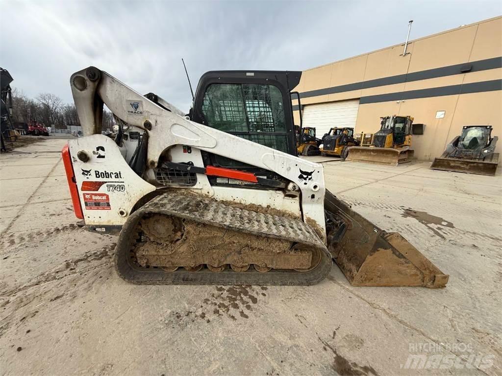 Bobcat T740 Mini carregadoras
