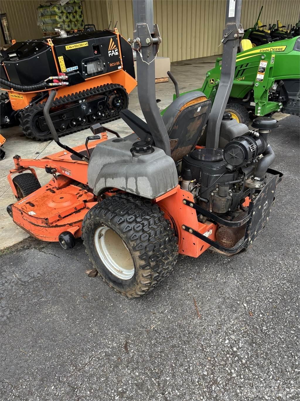 Husqvarna Z6127 Corta-Relvas Zero turn
