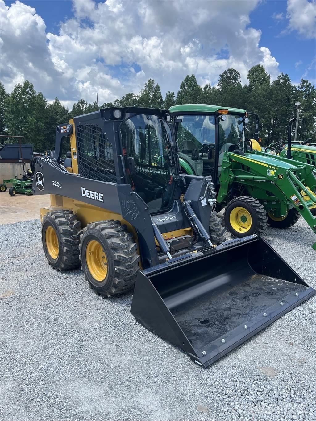 John Deere 320G Minicarregadeiras
