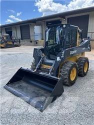 John Deere 320G Minicarregadeiras
