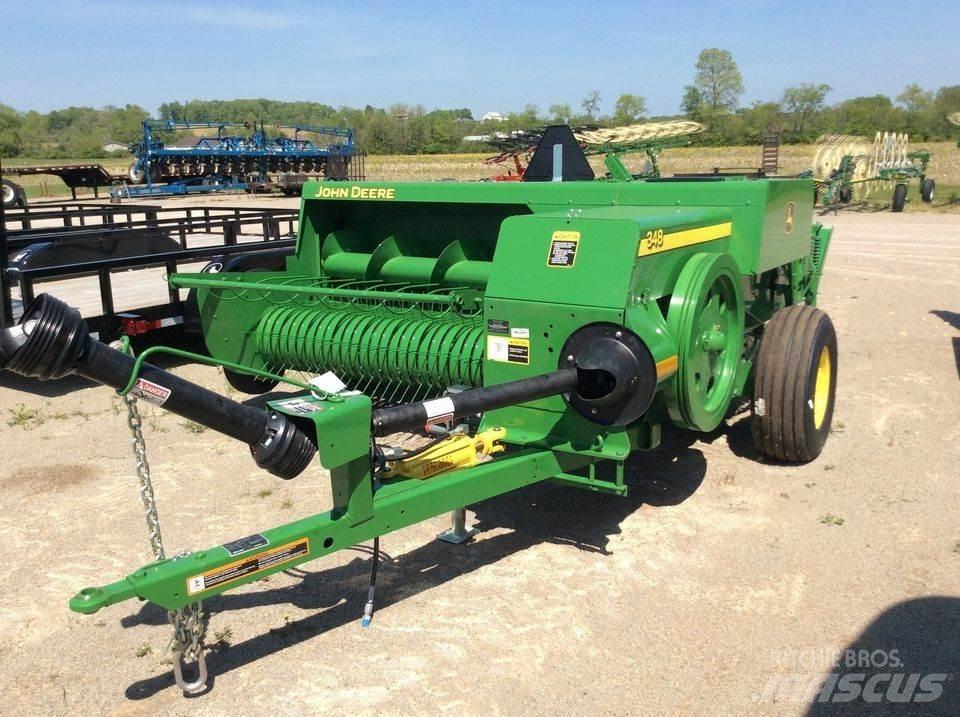 John Deere 348 Enfardadeira de fardos quadrados