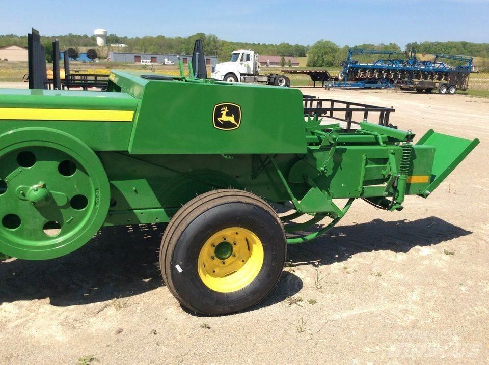 John Deere 348 Enfardadeira de fardos quadrados