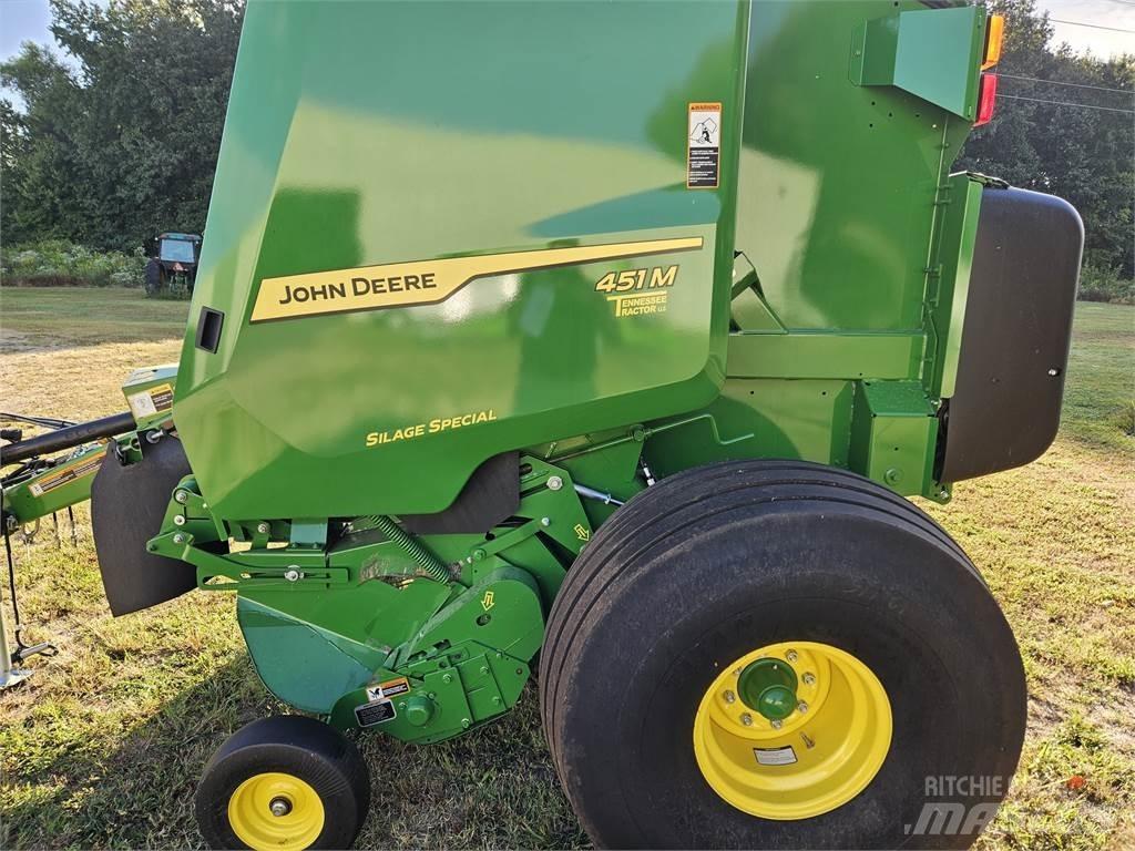 John Deere 451M Enfardadeira de rolos