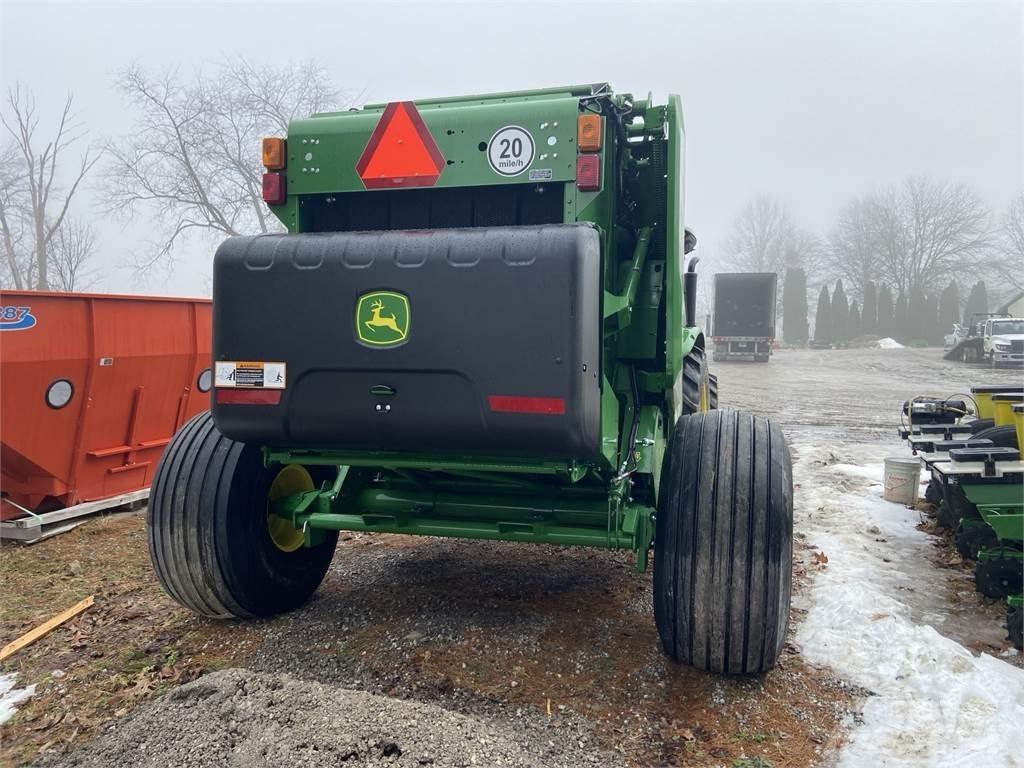 John Deere 451M Enfardadeira de rolos