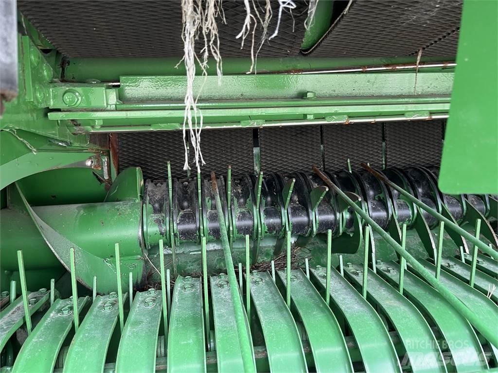 John Deere 451M Enfardadeira de rolos