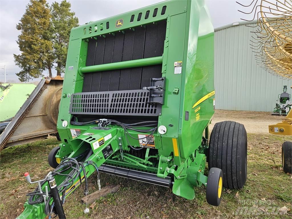 John Deere 560M Enfardadeira de rolos