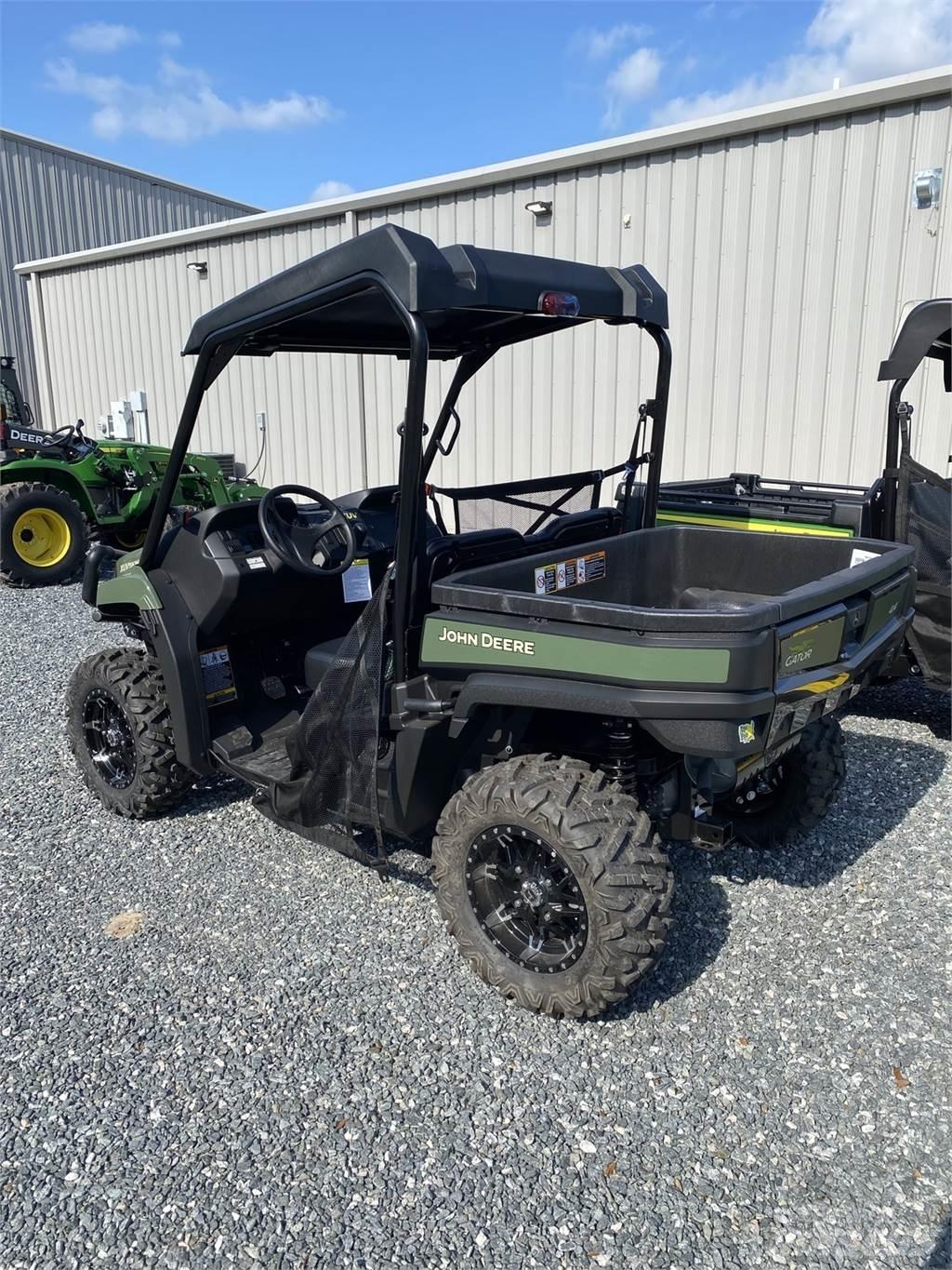 John Deere 590M Máquinas utilitárias