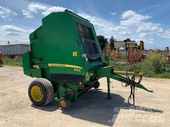 John Deere 592 Enfardadeira de rolos