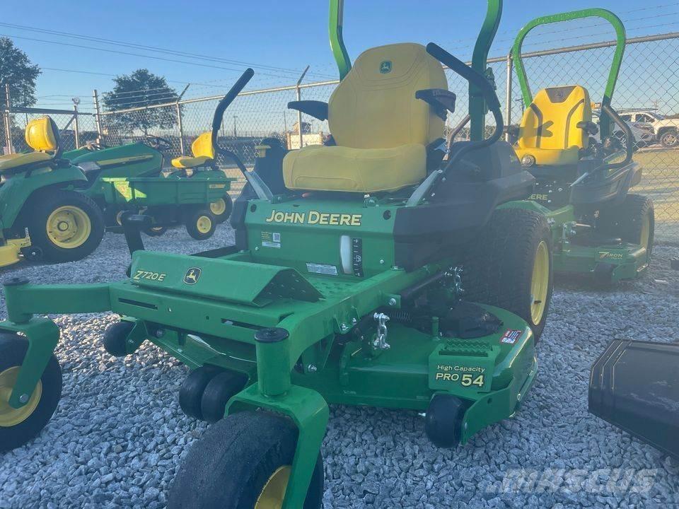 John Deere 720E Corta-Relvas Zero turn