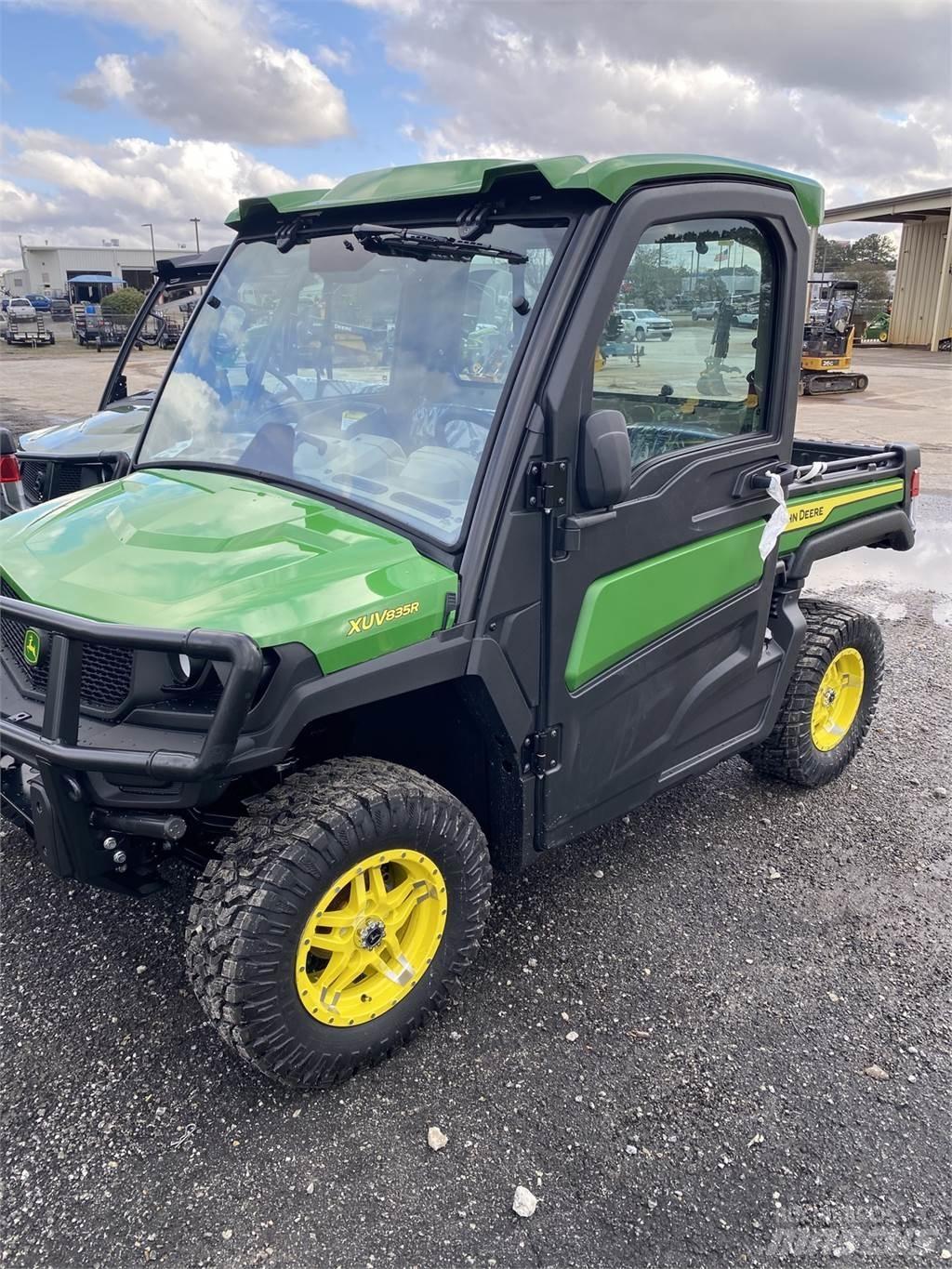 John Deere 835R Máquinas utilitárias