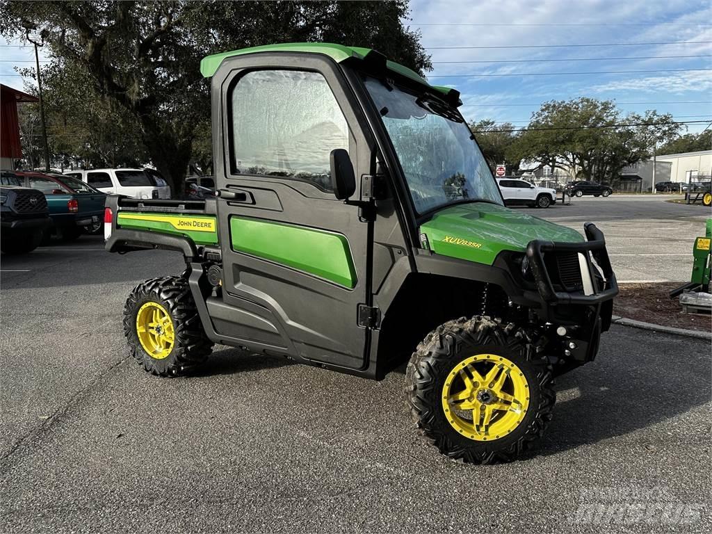 John Deere 835R Máquinas utilitárias