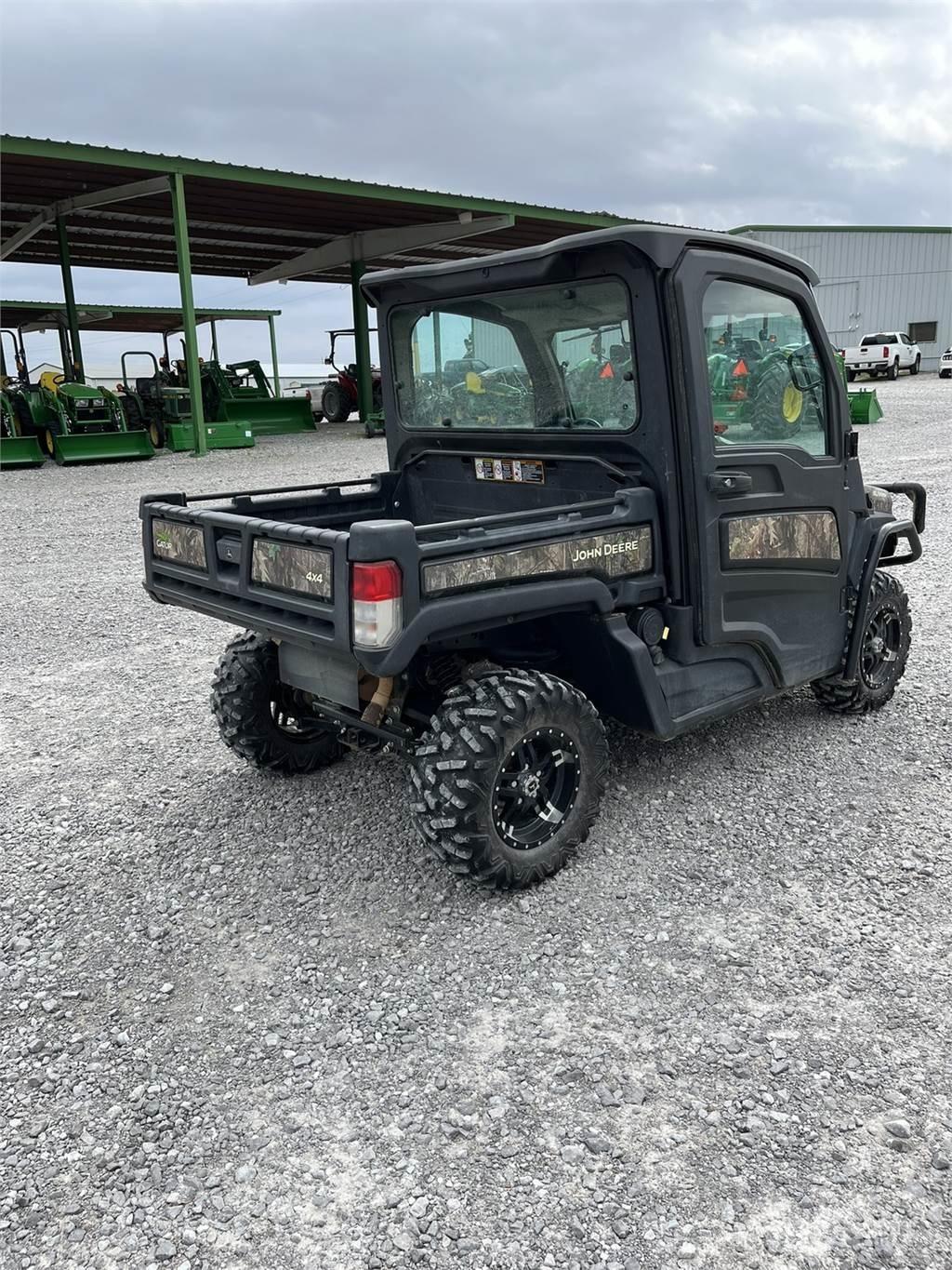 John Deere 835R Máquinas utilitárias