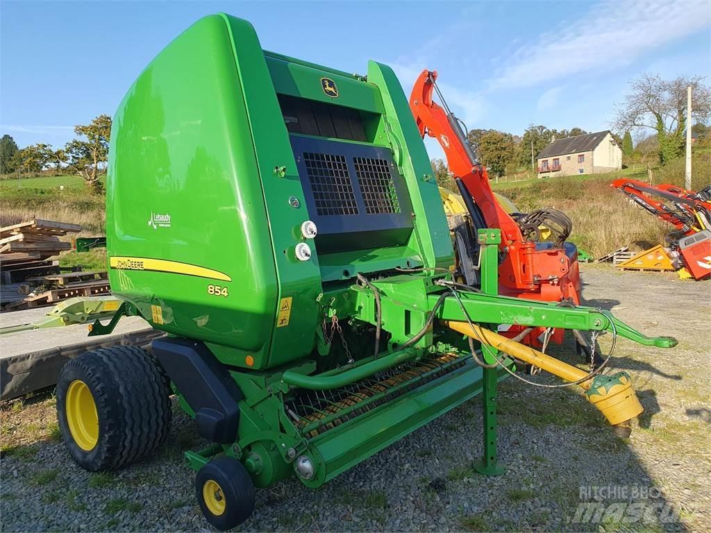 John Deere 854 Enfardadeira de rolos