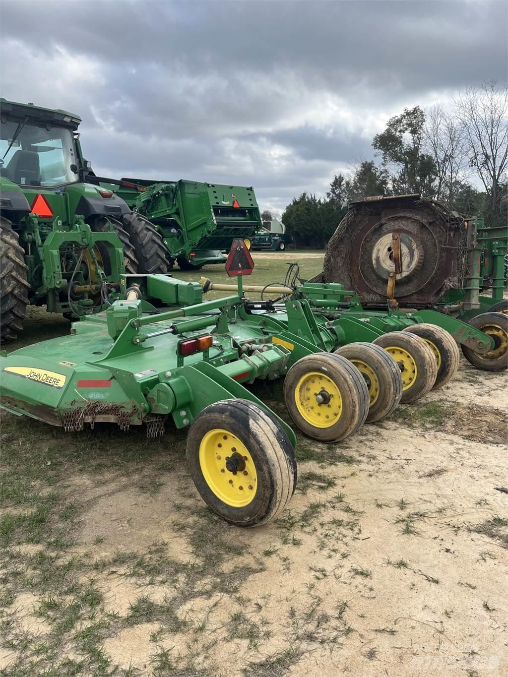 John Deere R15 Cortadores, moinhos e desenroladores de fardos