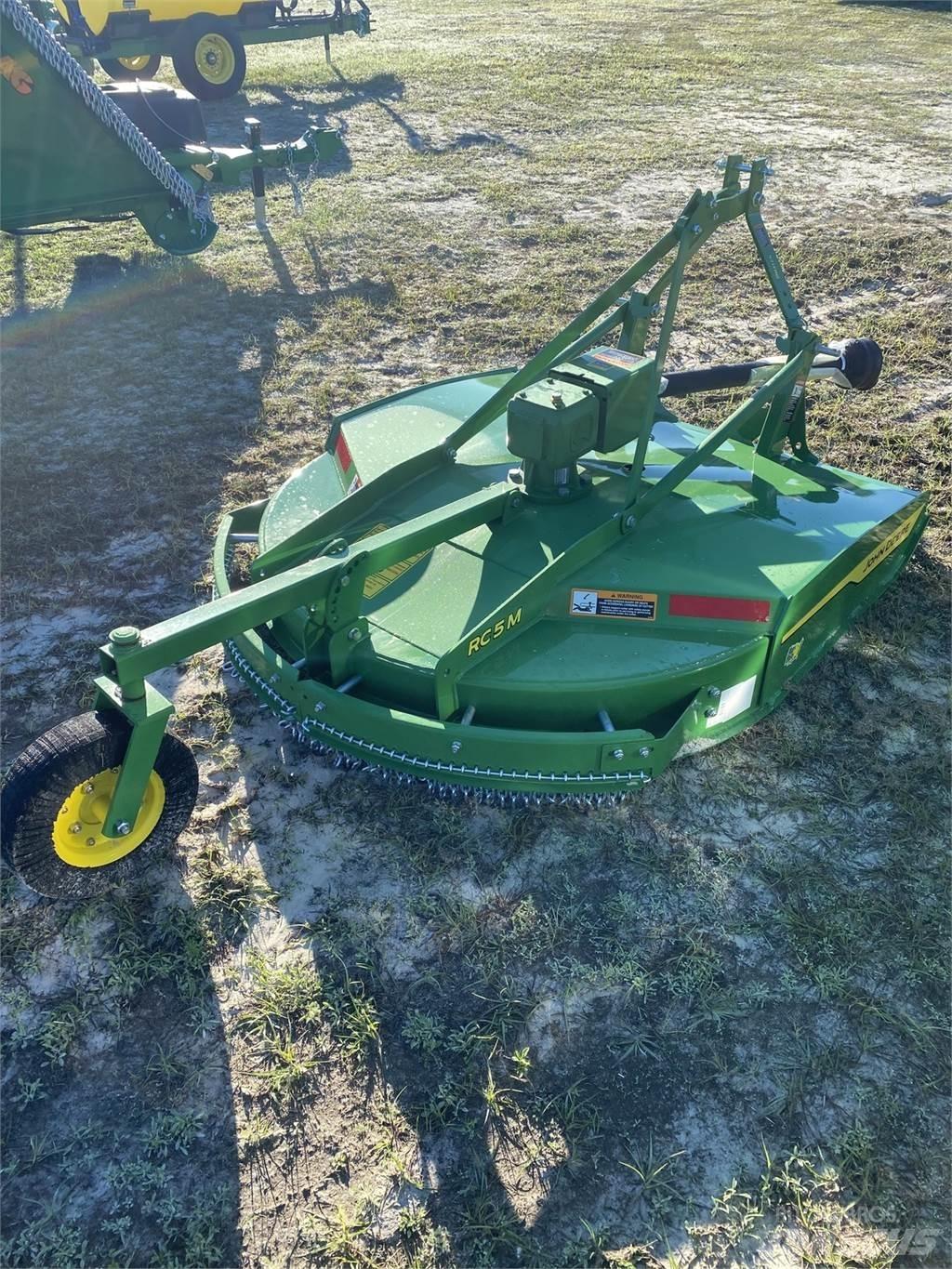 John Deere RC5M Cortadores, moinhos e desenroladores de fardos