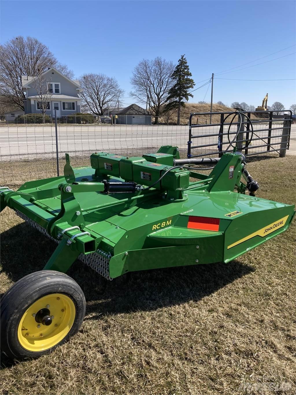 John Deere RC8M Cortadores, moinhos e desenroladores de fardos